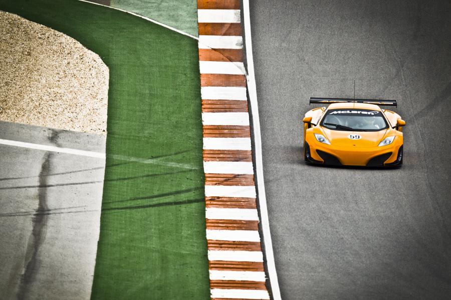  McLaren MP4-12C GT3 2011 года  (фото 10 из 107)